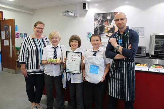 Biology bakers show off their prizes