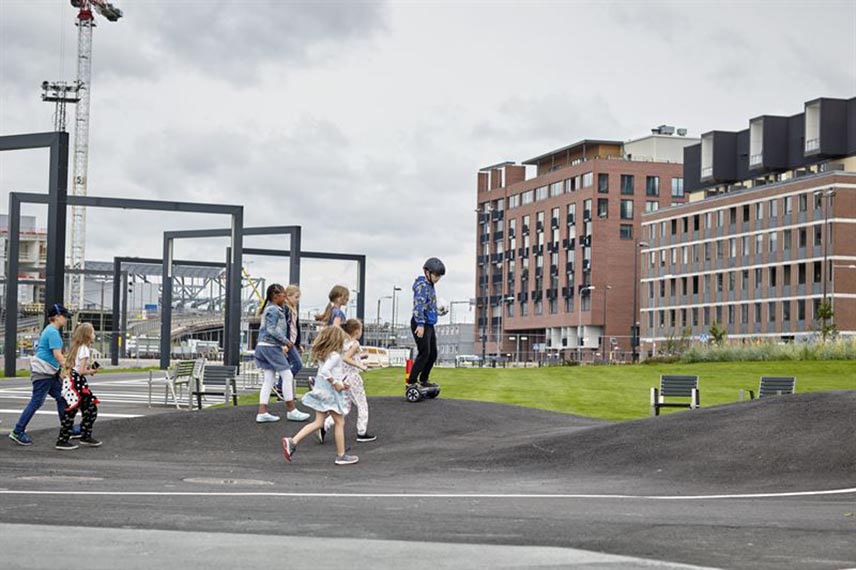 Children playing in front of Kalasatama school in Helsinki. Photo: Riku Pihlanto
