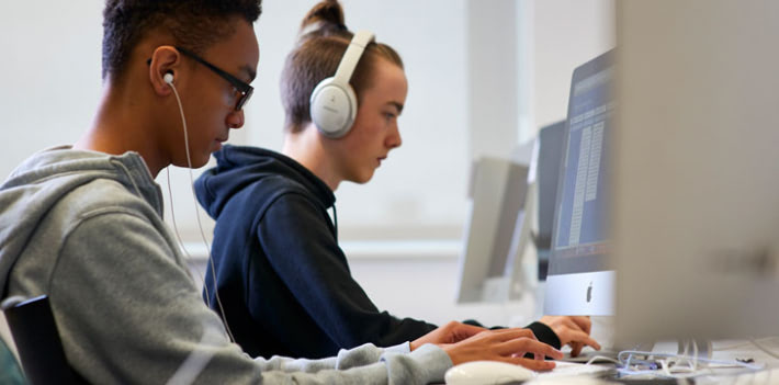 Students working at Harlow College ©Jisc and Matt Lincoln