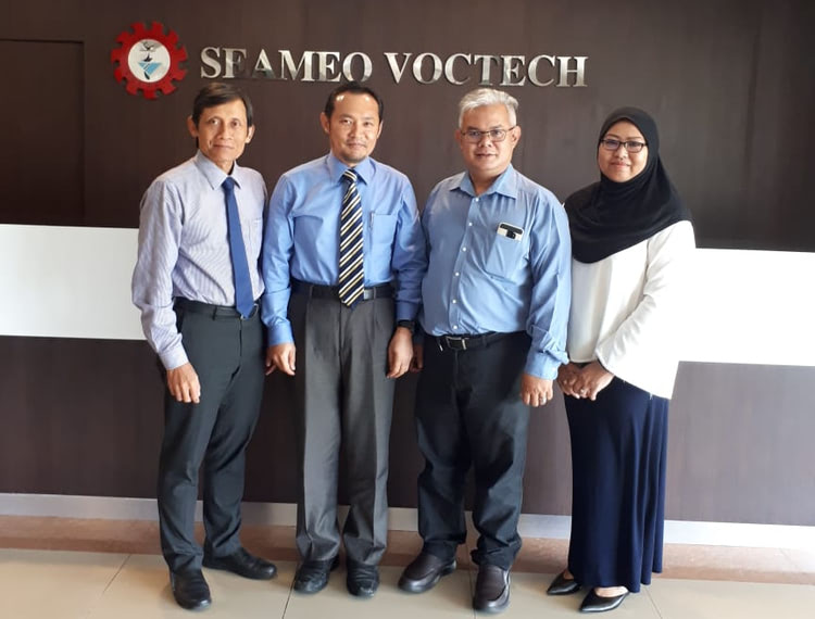 Pictured above left to right – Deputy Director for Professional Affairs Dr Paryono, Centre Director of SEAMEO Voctech Dr Haji Mohd Zamri bin Sabli, MD of PTB Pengiran Hishamuddin, Regional Director Nisai Brunei, Mawar Othman