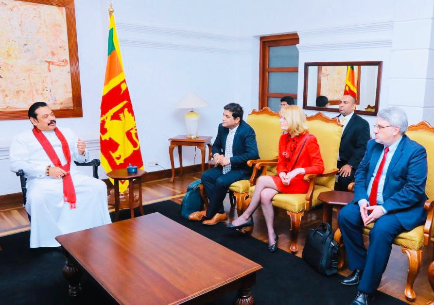 from left to right: PM Mahinda Rajapaksa, GUS Asia-Pacific CEO & UPES Chairman Sharad Mehra, Professor Andrea Nollent and Vassilis Konstantinou.