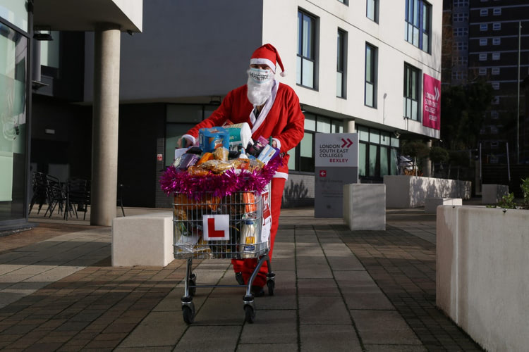 Santa’s final dash wraps up College's #FestiveFEFoodbank campaign in style