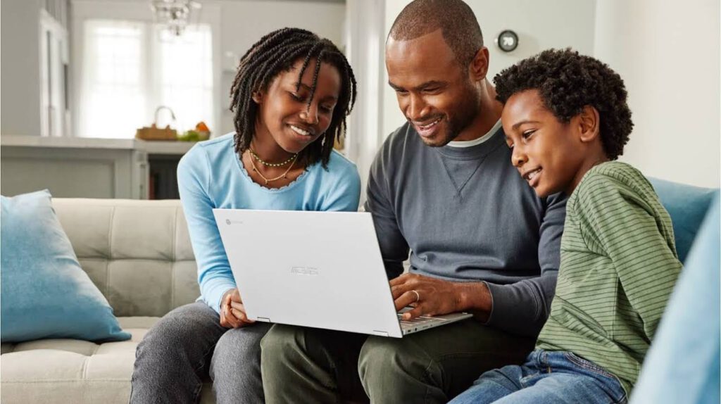 Family looking at a Chromebook