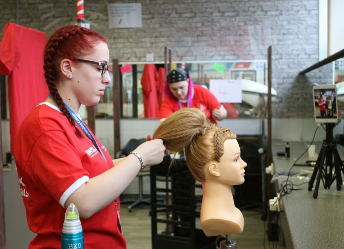 Kelys Ramsay wins Gold for foundation hairdressing skills