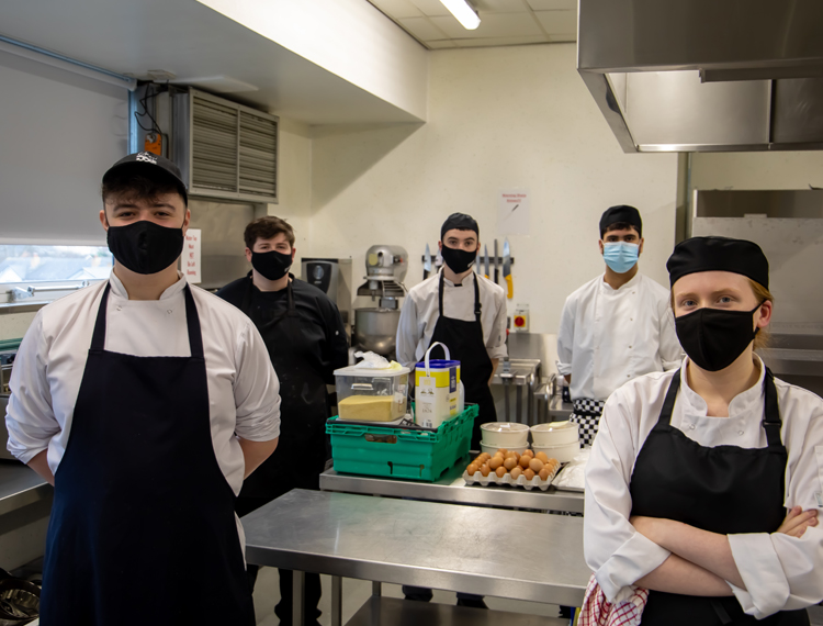 Keeping cool in the kitchen: Five SERC students have been selected to take part in the NI & Ireland Regional heat for the Young Risotto Chef of the Year 2022 competition which will be hosted in the College’s Bangor Campus on Friday 28January. (L – R) Rory Watson (17, Bangor), Thomas Disney (18, Killyleagh), Pearse Sweeney, (17, Portaferry) John Bennett (17, Newtownards) and Catrina Stanfield, (20, Newtownards).