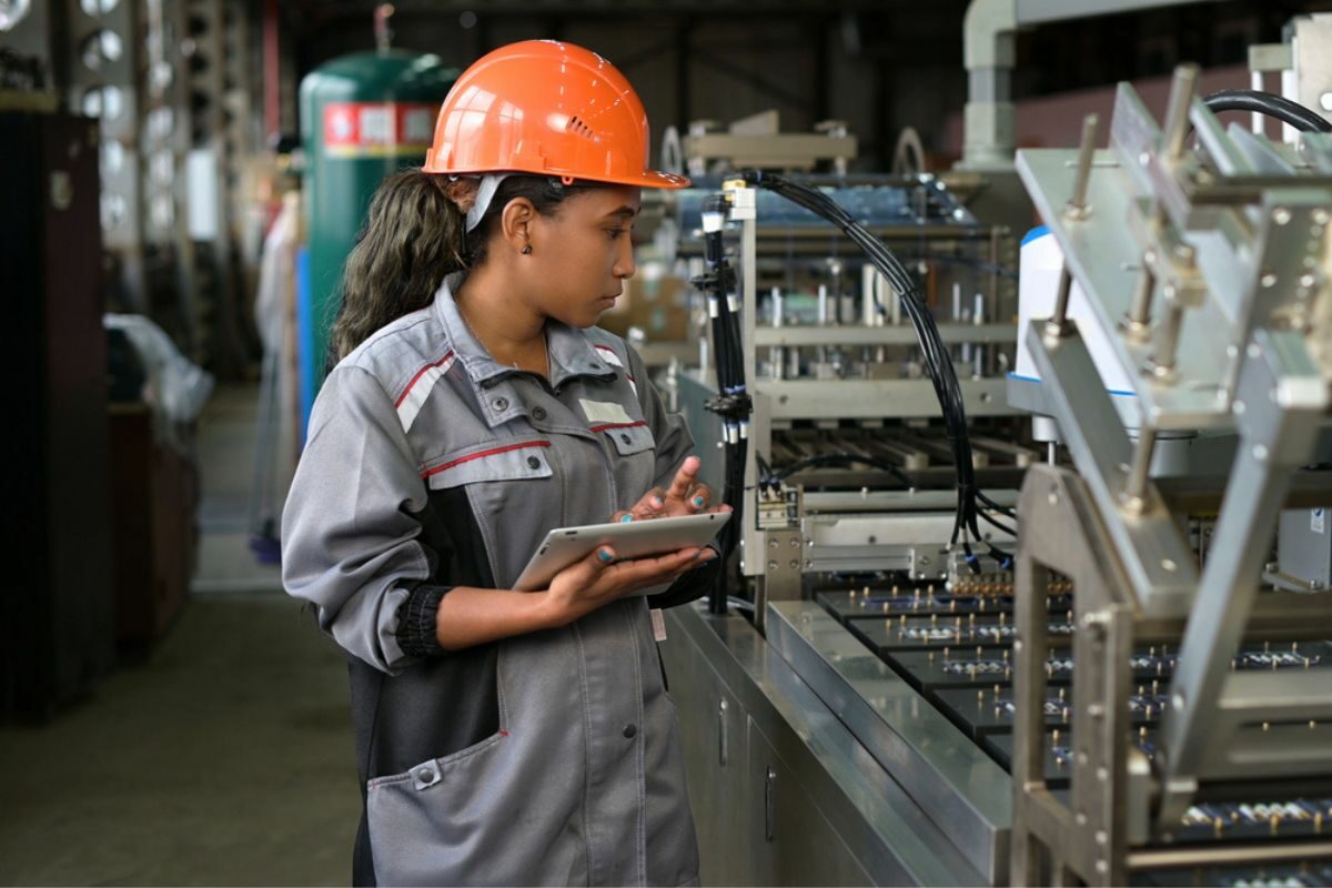 A,Young,Black,Manufacturing,Worker,Controls,An,Assembly,Line,In