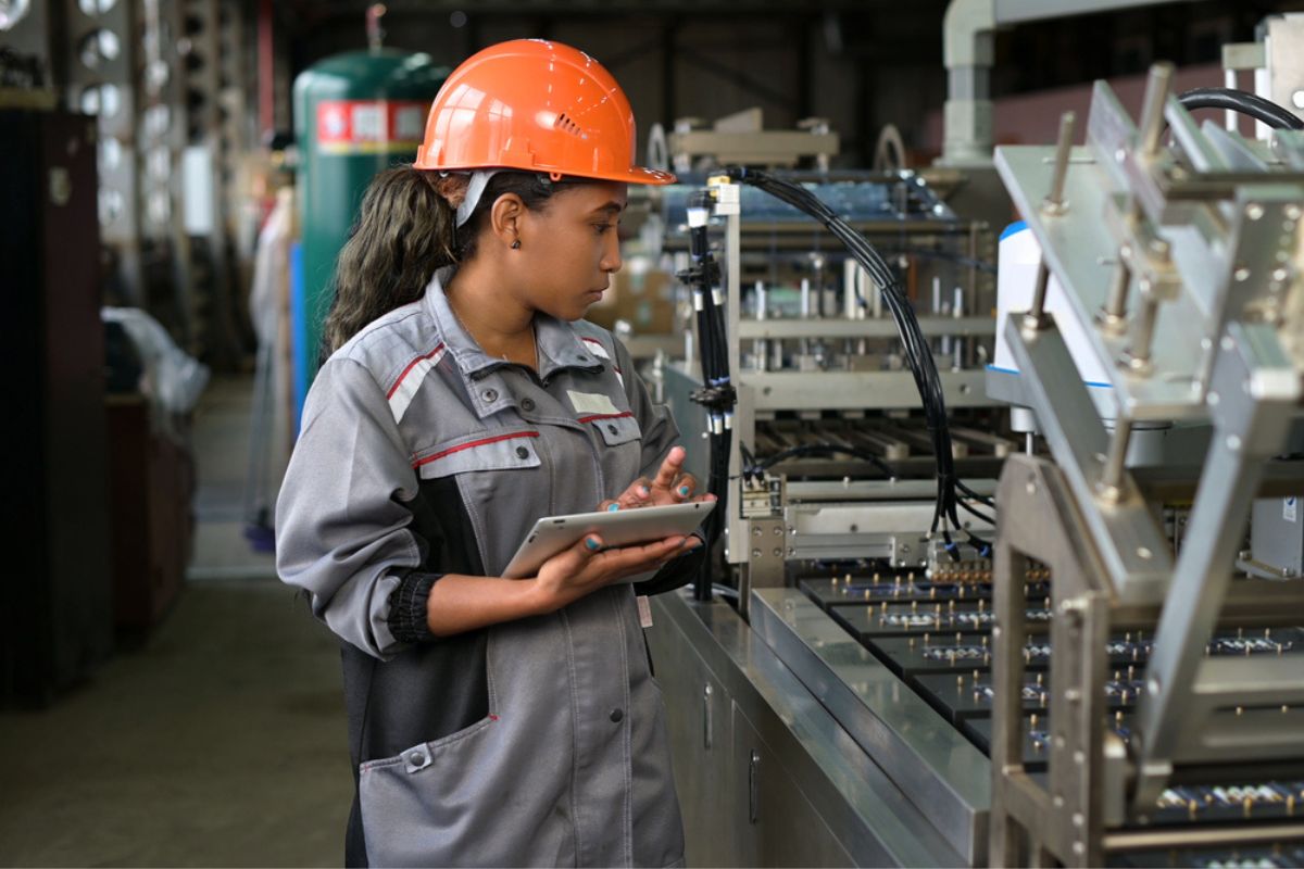 A,Young,Black,Manufacturing,Worker,Controls,An,Assembly,Line,In