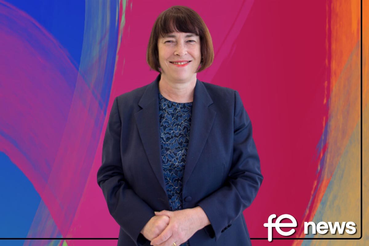 Jenny Taylor MBE CMgr MCMI, IBM UK Foundation Lead and IBM UK Early Professional Programmes How Can Employers Help to Improve Apprenticeship Completions?