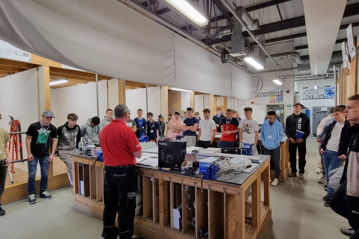FE News | Leicester College partners with eFIXX to enhance learning for ...