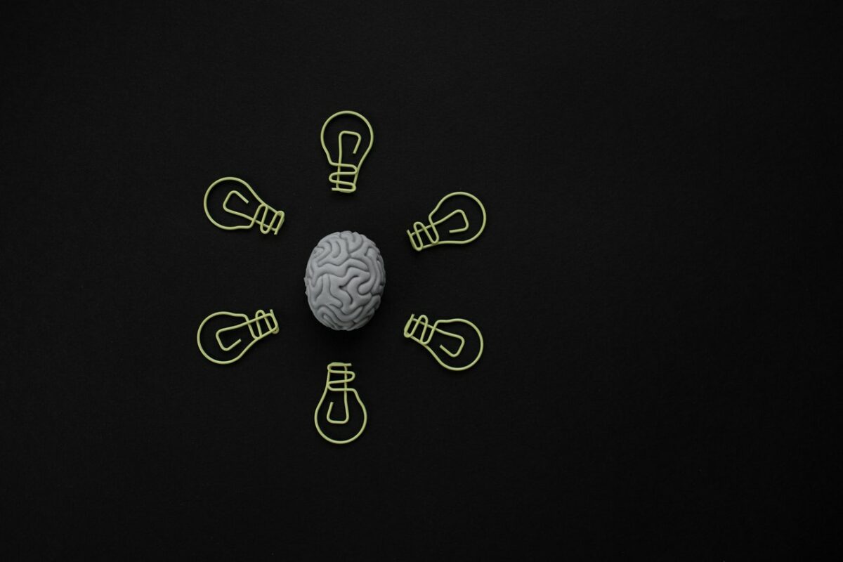 brain with light bulbs