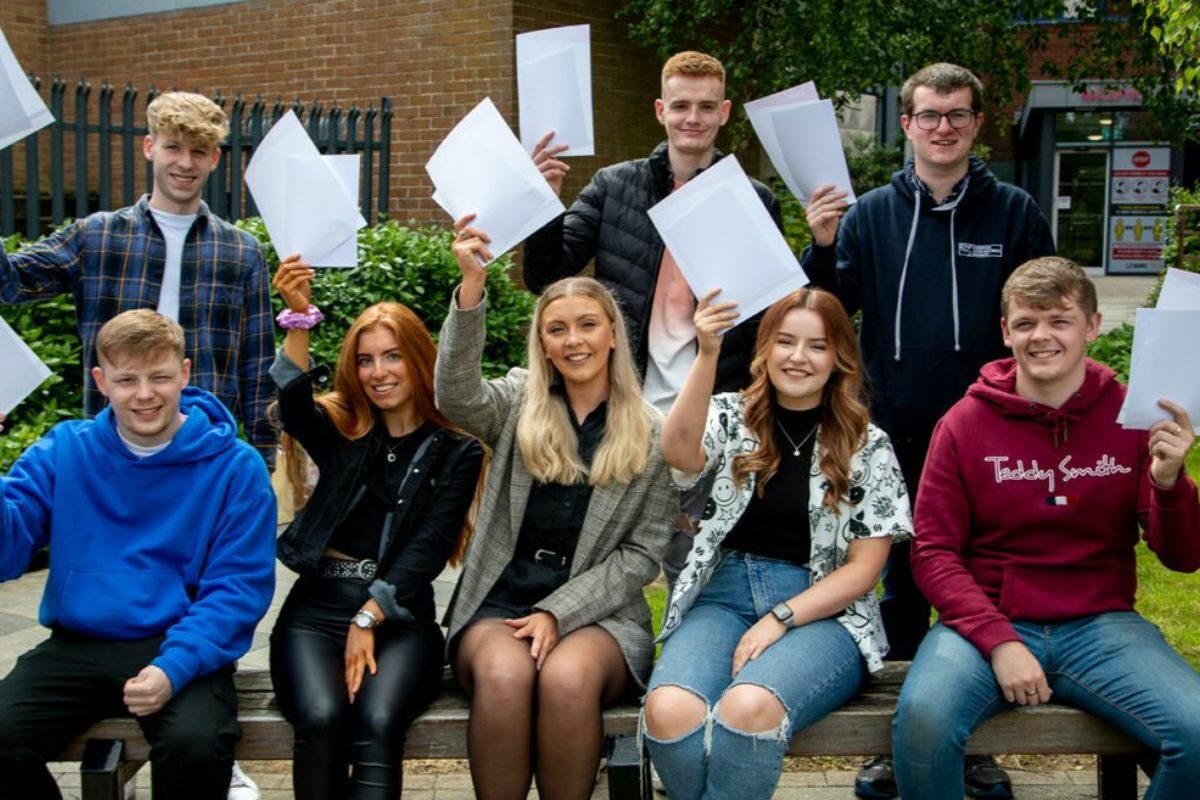 The final cohort of the Liverpool John Moores University BA Hons Business Studies degree programme (now BSc Business Management) delivered at SERC. Back L - R: Lee Dubois (Ballynahinch), Andrew Linter (Newtownards), and Calvin Johnston (Castlewellan). Front L – R): Luke McMullen (Newtownards), Christina Kerr (Lisburn), Leah Hamilton (Bangor), Hannah Magee (Lisburn) and Aaron Bailie (Newtownards).