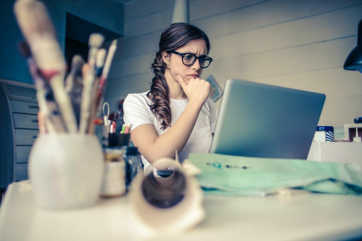 woman stressed on laptop