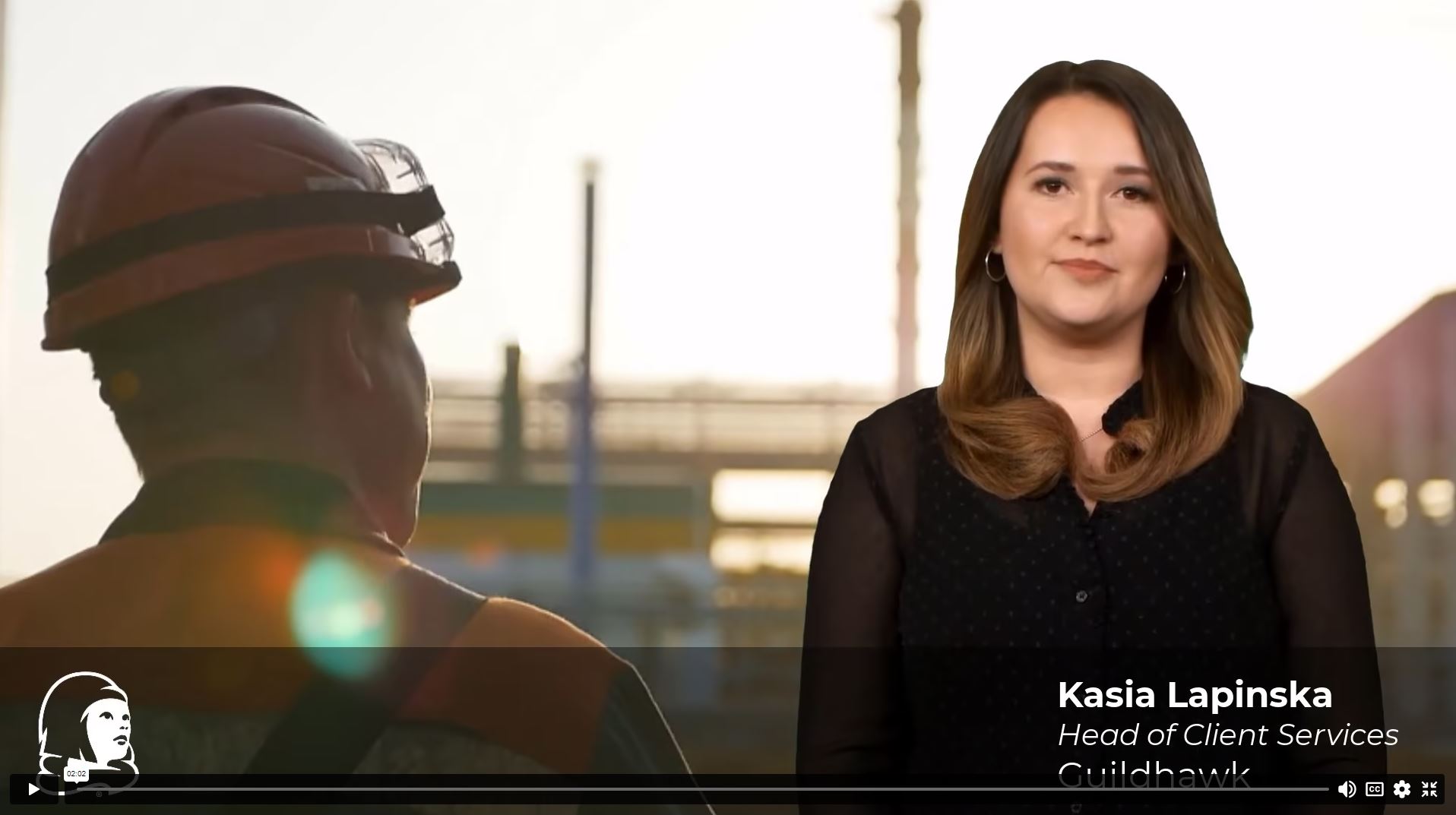 Screenshot from Guildhawk mulilingual video featuring Digital Human avatar of Kasia and construction industry worker
