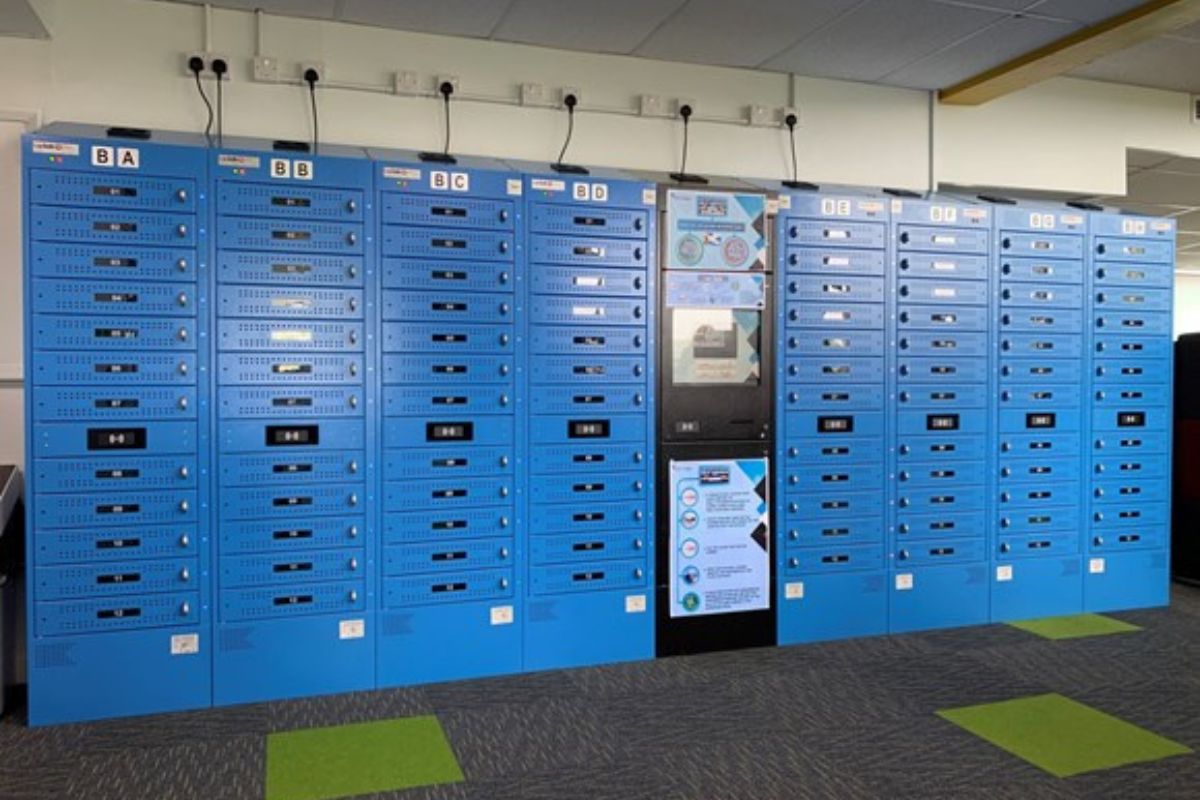 FE News | Over 1,300 self-service Chromebooks available to Fife College