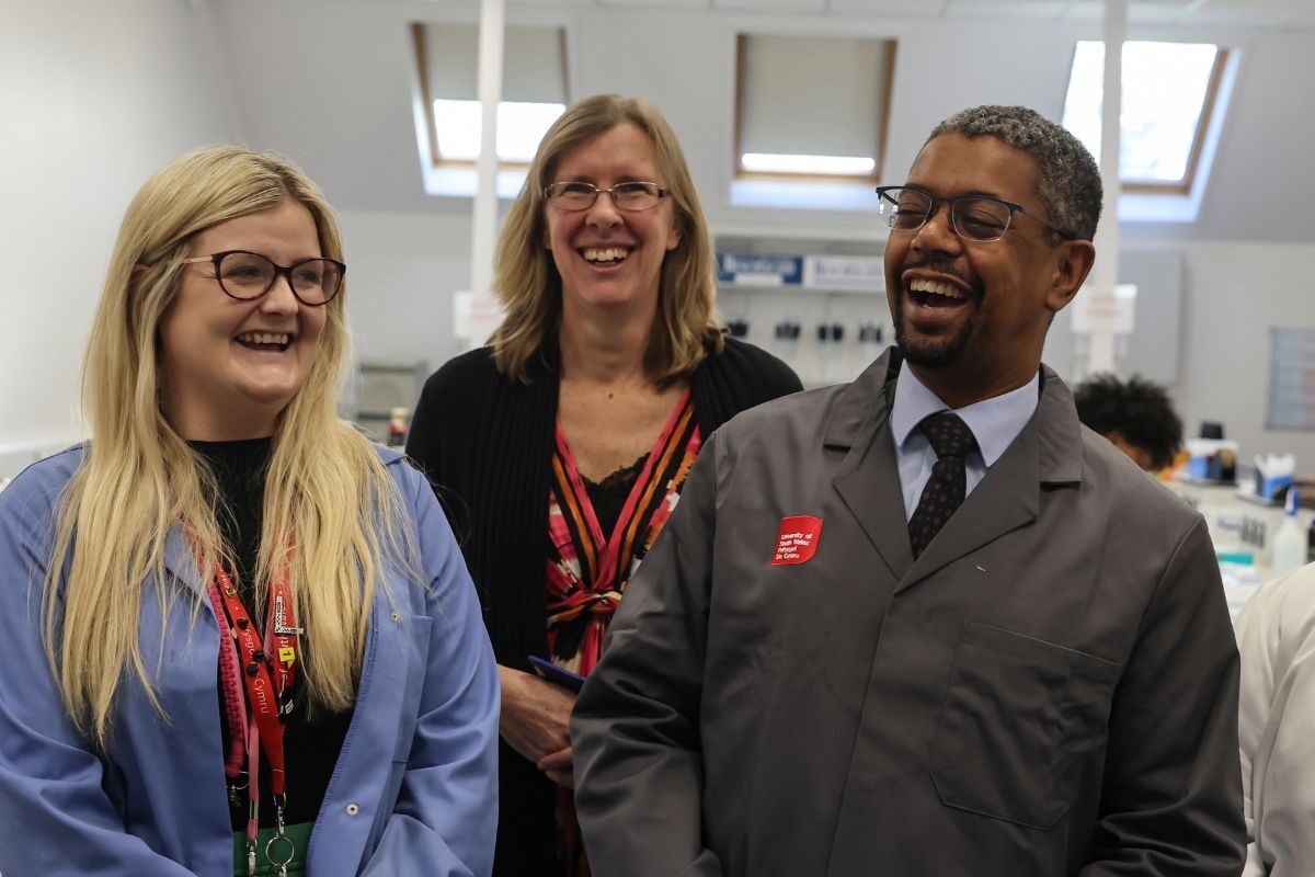 Economy Minister visits University of South Wales to meet the growing numbers of women leaders in science