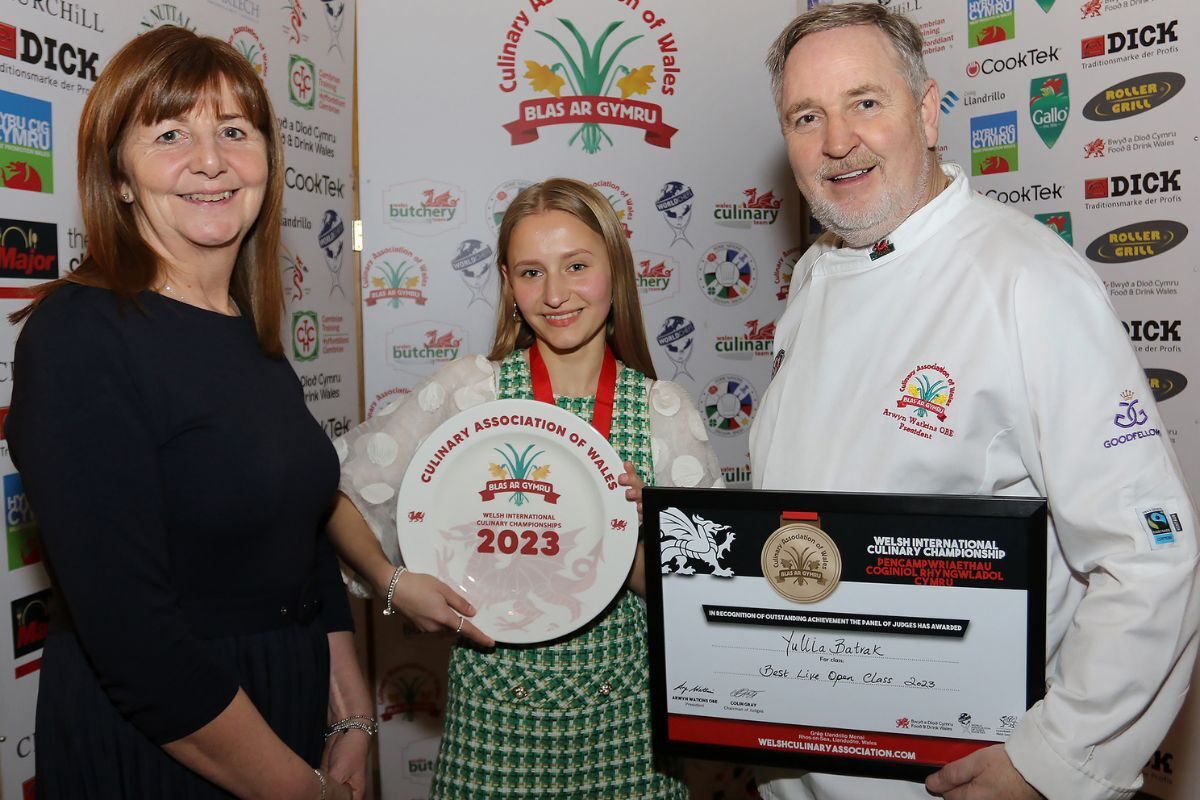 Young Ukrainian refugee wins award for perfect 100% scores at culinary event