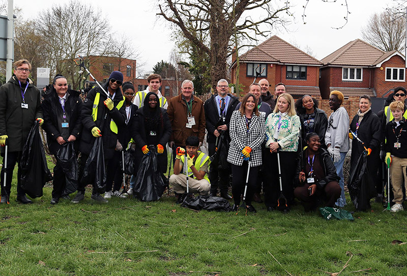 Litterpick outside Havering Sixth Form March 2023 edit