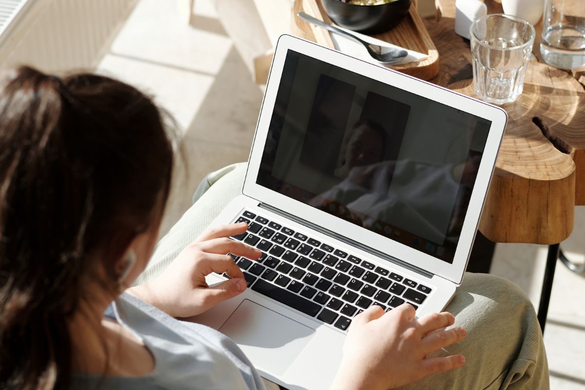 woman on laptop