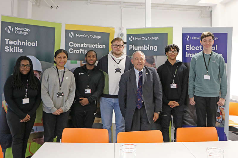 Skills and Apprenticeships Minister Robert Halfon MP visited New City College’s Hackney Campus to meet students and find out about the college’s Low Carbon Technologies Training Centre.
