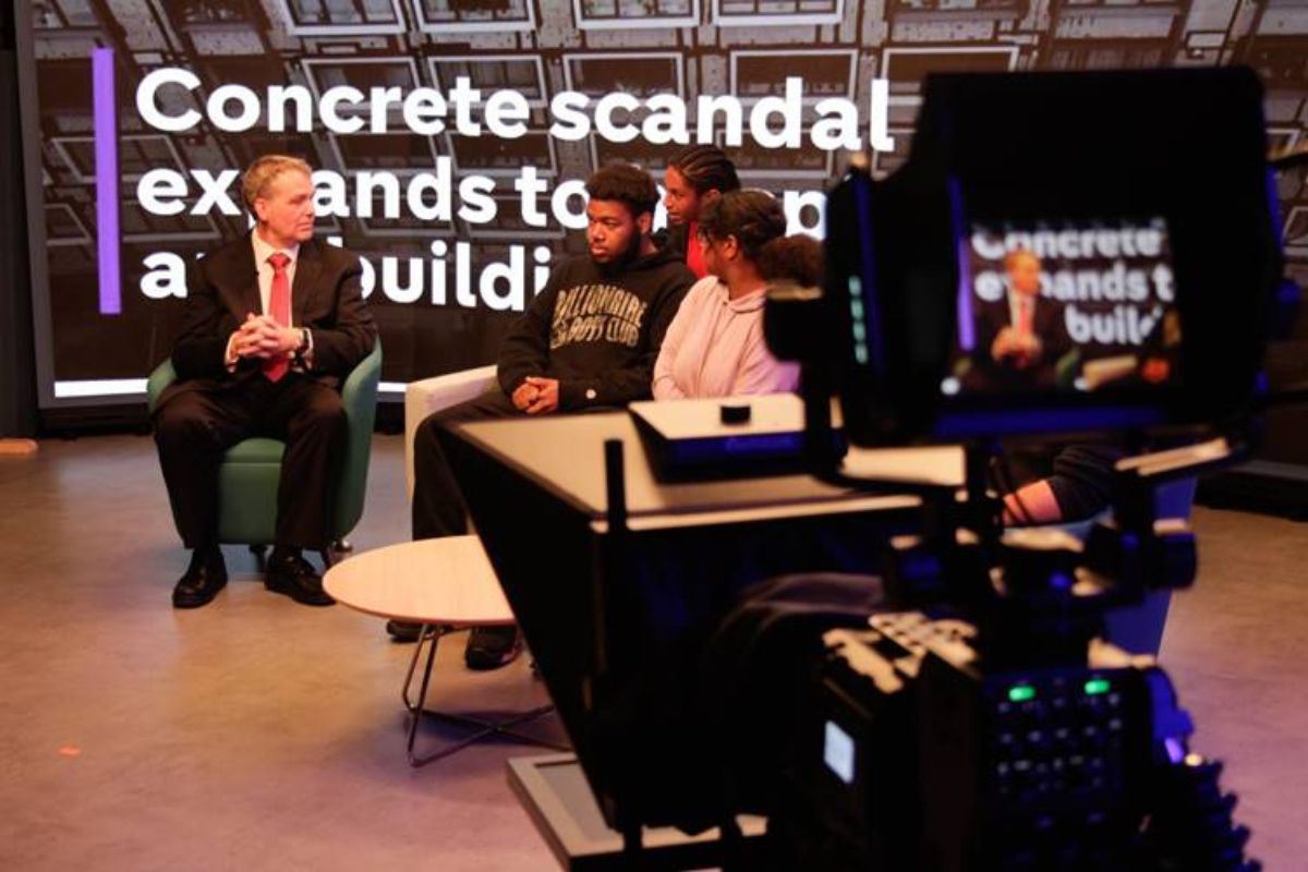 FE News | East London Institute of Technology Students film politics debate in studio