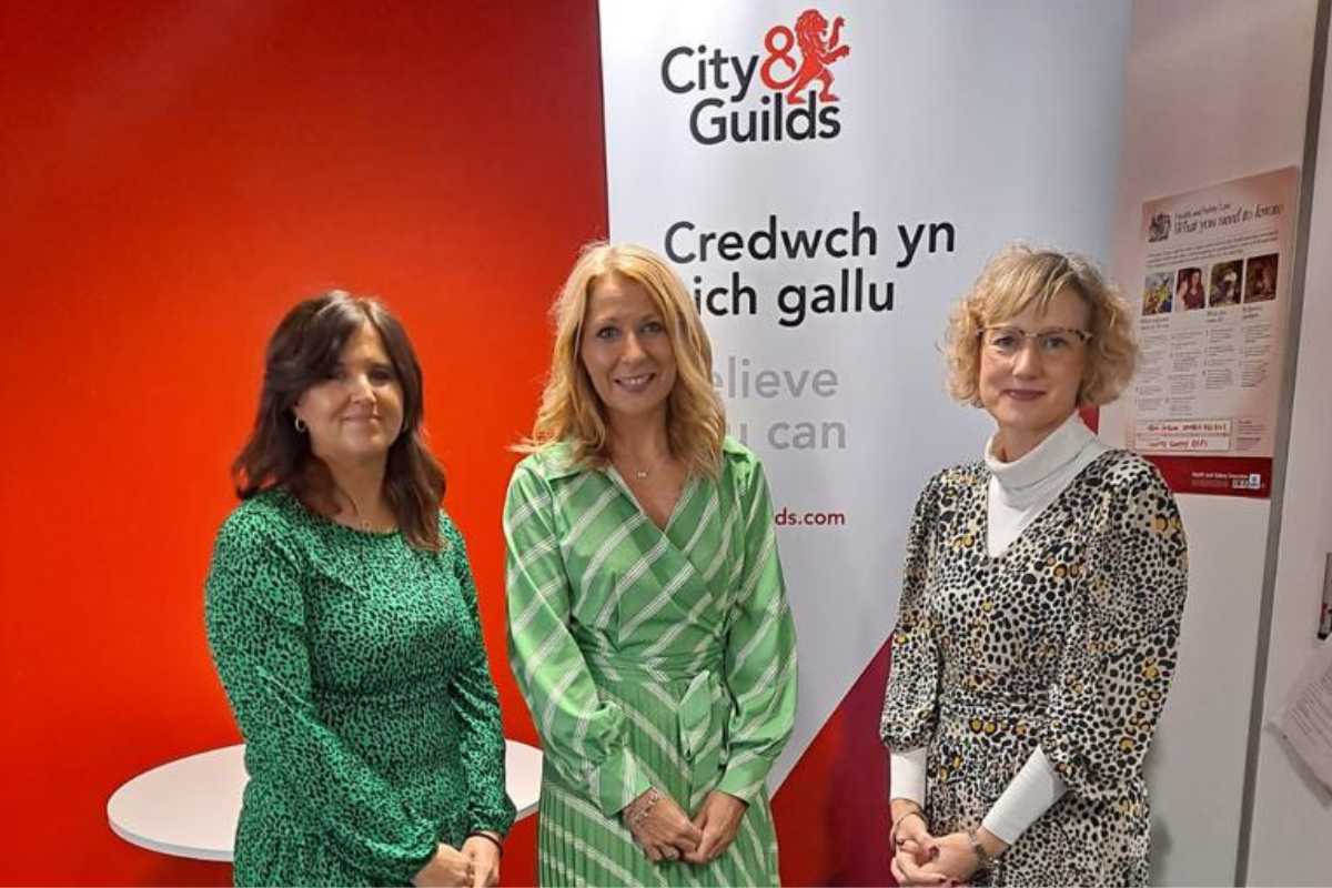 Cynnig Cymraeg recognition awarded to City & Guilds for efforts to improve Welsh language services