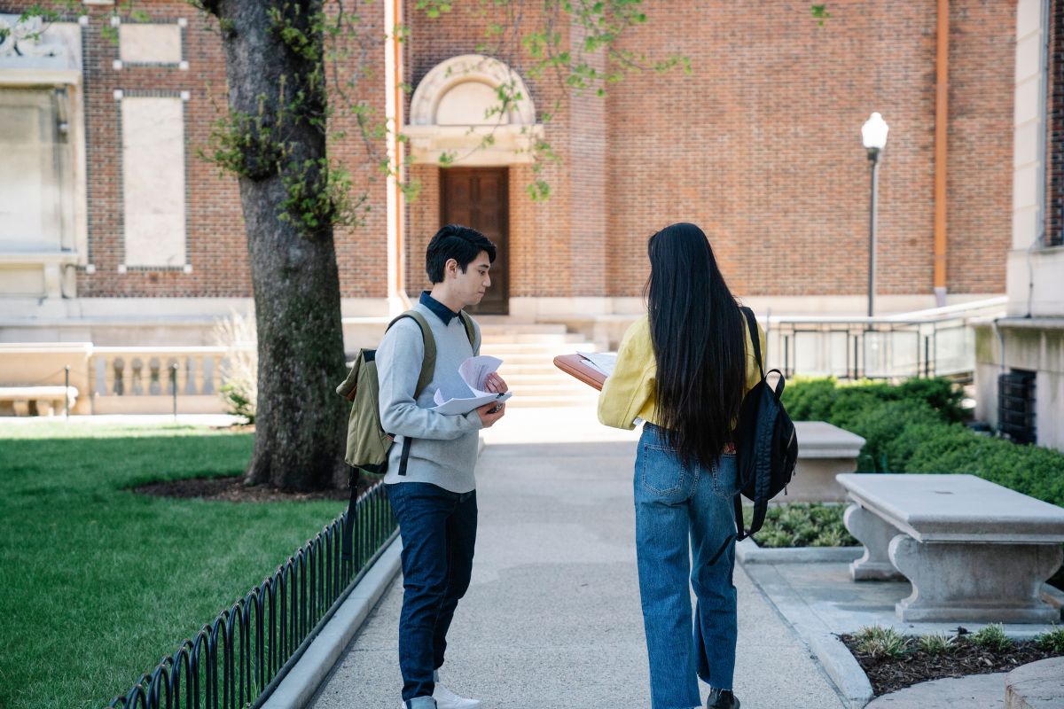 uni students standing outside