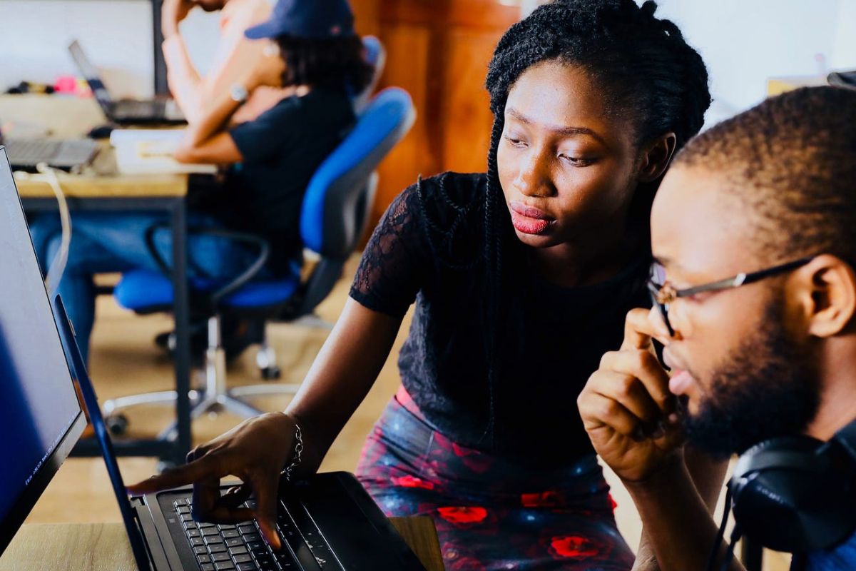 2 people looking at a computer