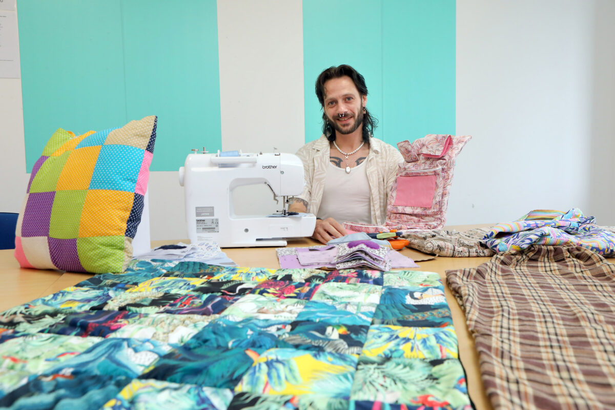 Richard Jones has returned to learning to learning to follow his dream of a career in the fashion industry.