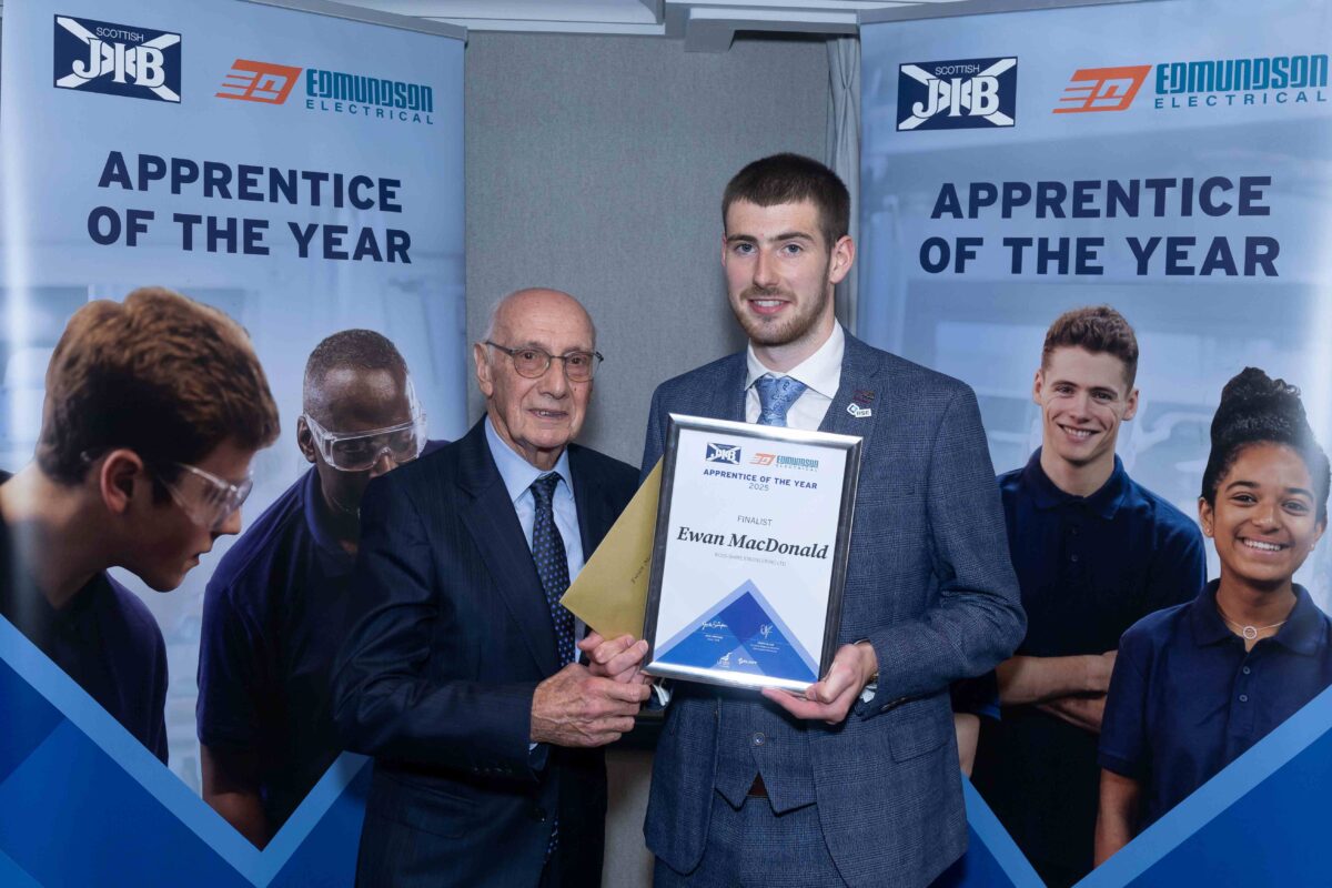 Ewan receives his runner-up award from Jock Simpson_smaller