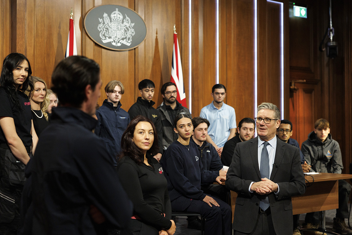 17/11/2025. London, United Kingdom. Prime Minister Keir Starmer meets apprentices in 9 Downing Street from technical excellence colleges to discuss their experiences and what the government is doing to encourage more apprenticeships . Picture by Simon Dawson / No 10 Downing Street