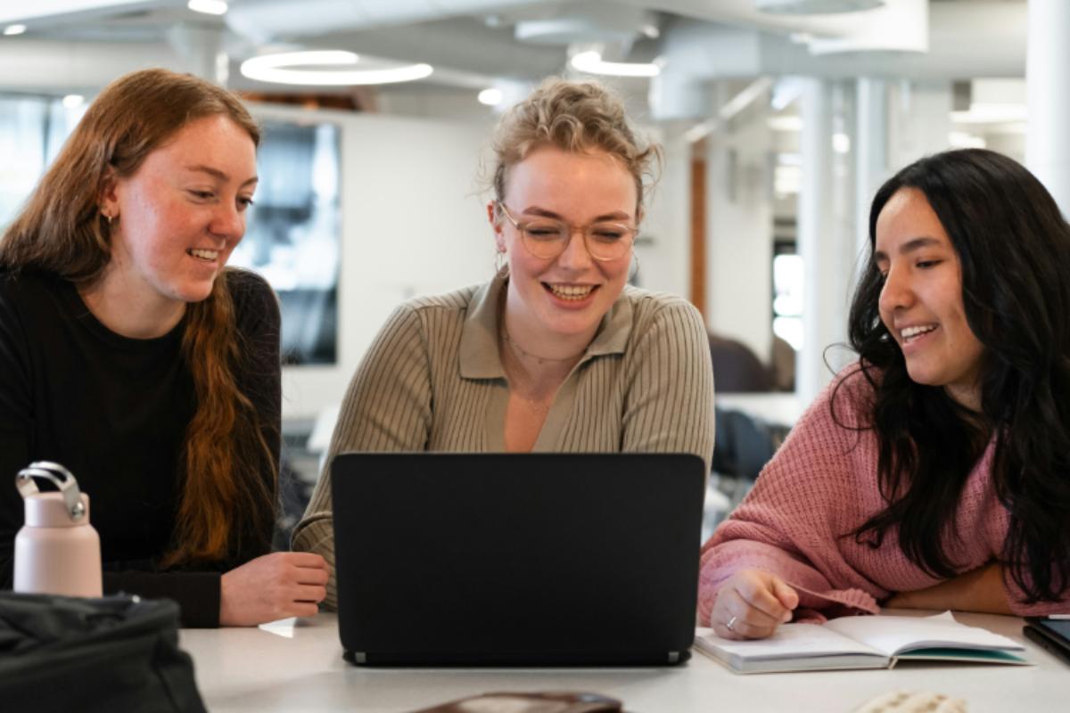 three ladies with a laptop, ufi supplied image