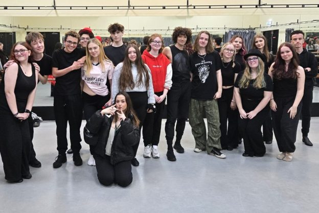 Wicked cast member leads spellbinding workshop 1