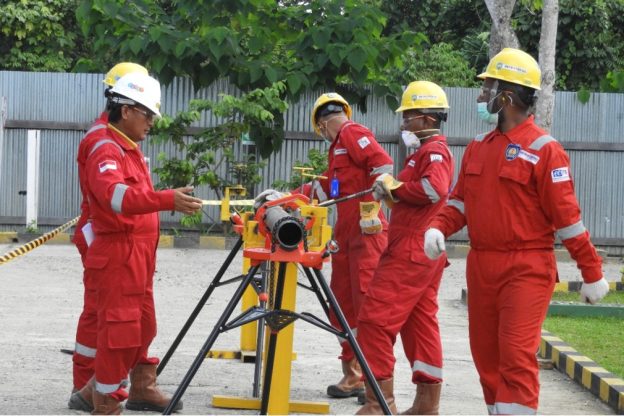 PETROTEKNO Apprenticeship learner on ICE programme in Indonesia.