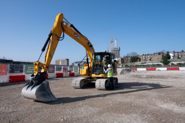 London Scheme puts Women in Driving Seat of Construction Careers