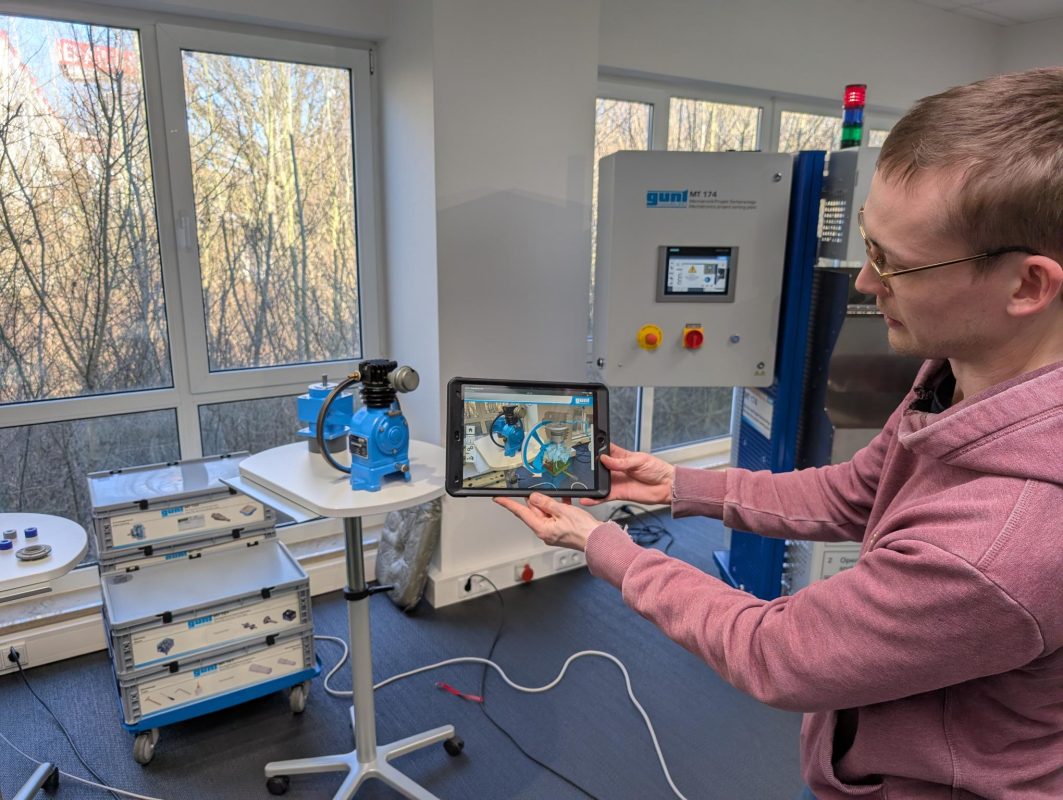 Training taking place at GUNT's specialist facility in Hamburg