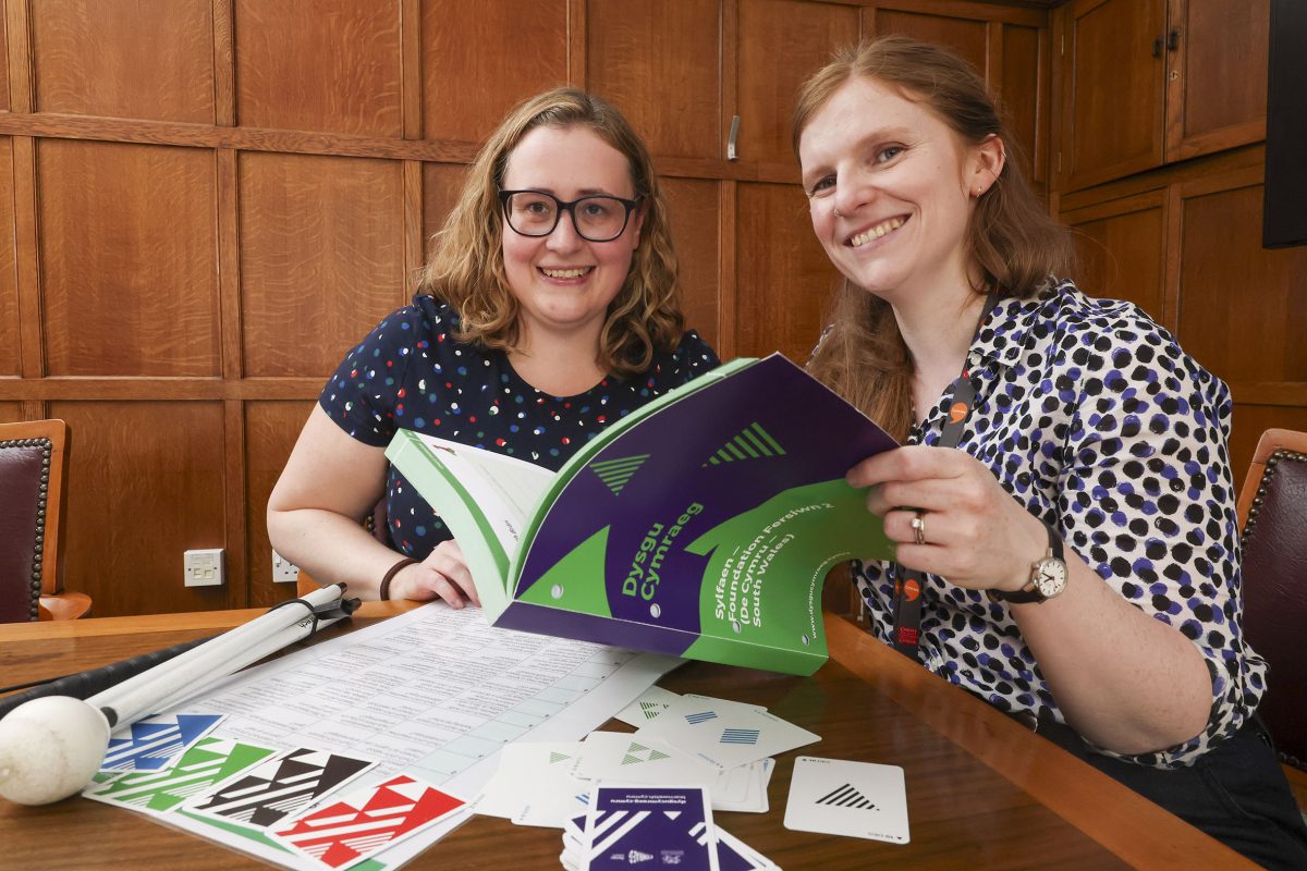 Registered blind with a degenerative sight condition, Hannah Rowlatt has won the New Welsh Speaker Award in this year’s Inspire! Adult Learning Awards.