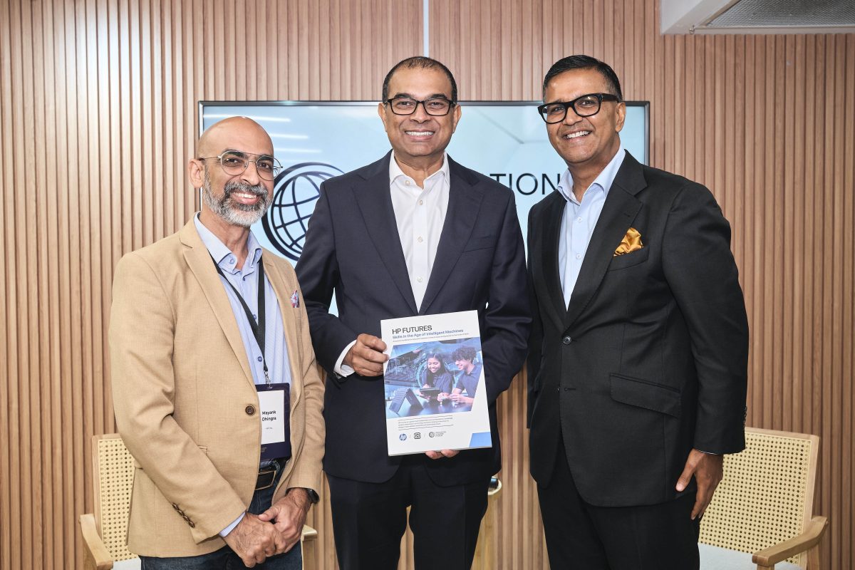 Mayank Dhingra and Vikas Pota present HP Futures 2026 to Dr Janil Puthucheary, Senior Minister of State, Ministry of Education, Singapore, at the Education Leaders Forum