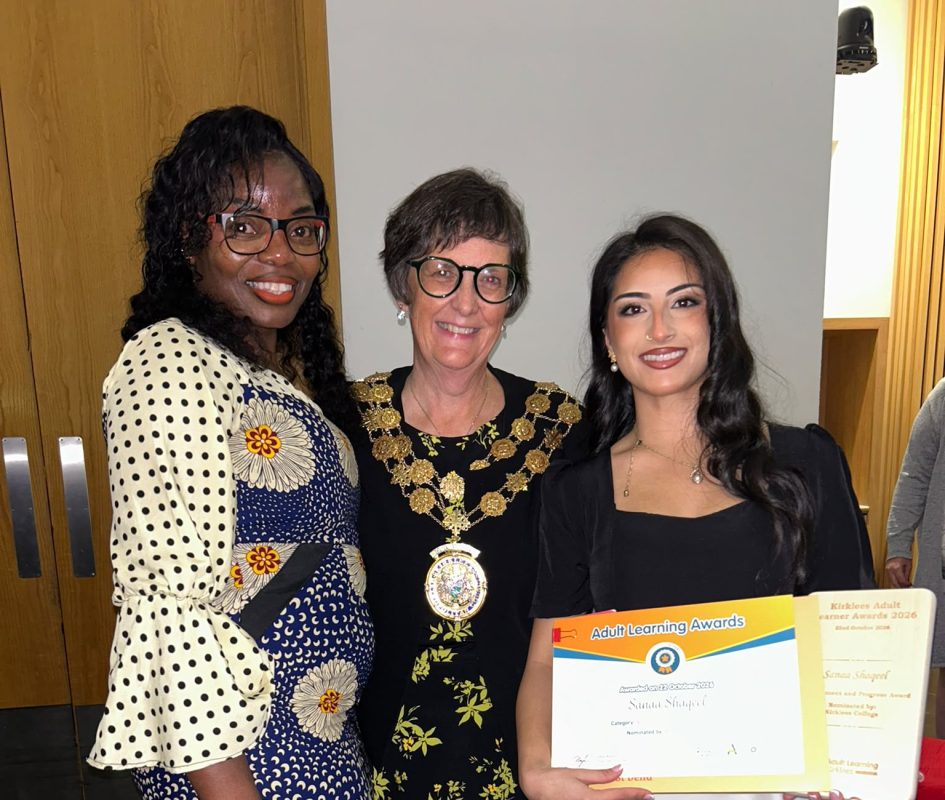 Sanaa presented with award